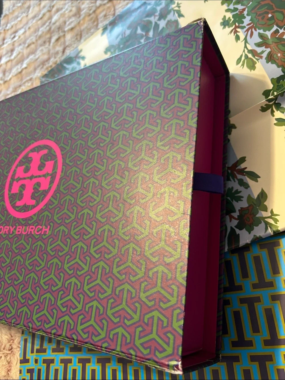 7 Tory Burch Multicolor bags & 1 gift box  8 items